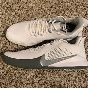 Men’s Nike tennis shoes